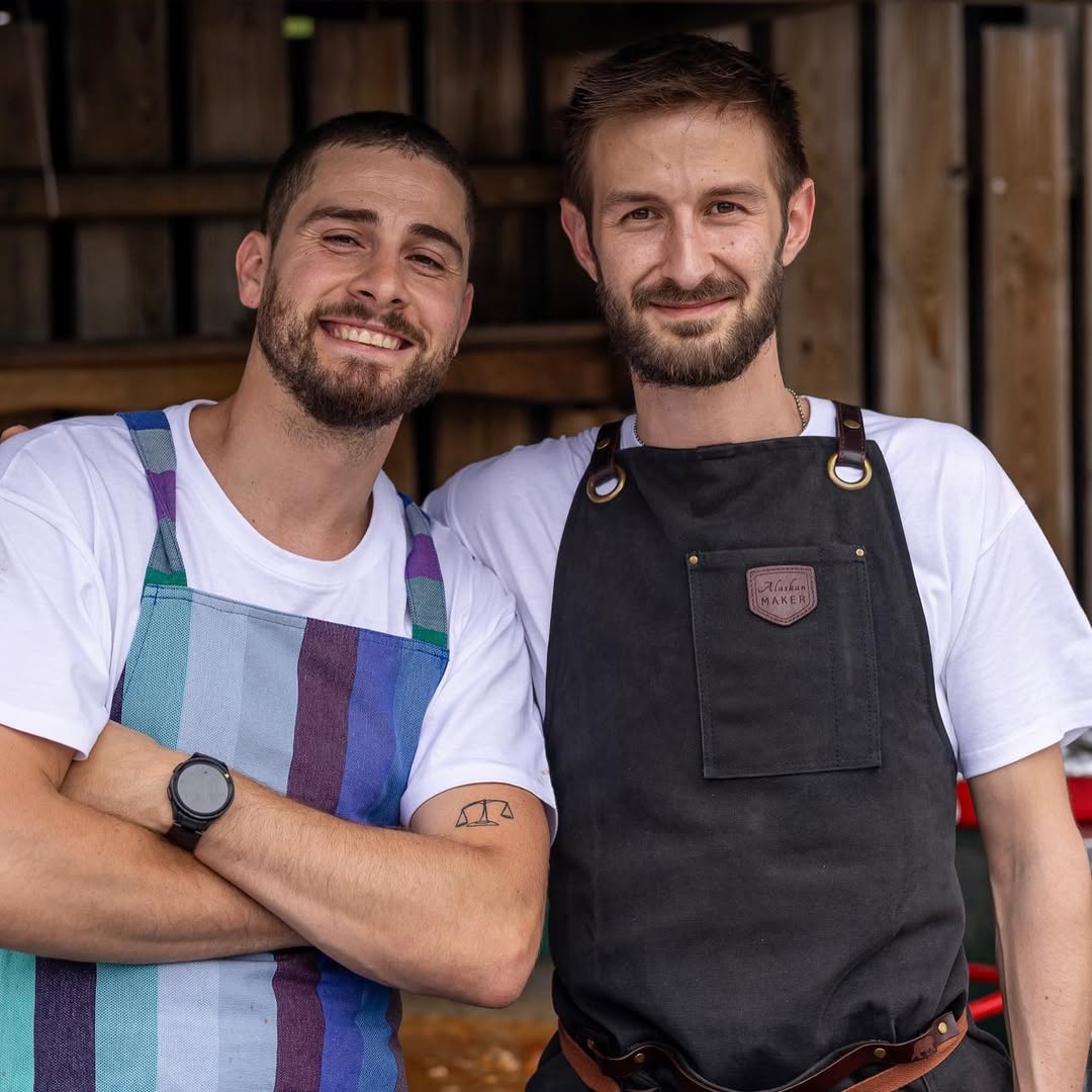 DJ aux platines lors d'une soirée électronique Marche Lune
